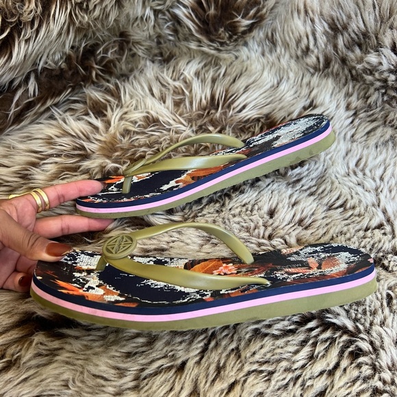 ANTONIO MELANI Black and Gold Abstract Sandals - Picture 4 of 9